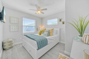 House (4 Bedrooms) | Interior - Priv Pool, Covered Patio Lounge w/ Bar, Sunset Views Green Gecko by Avantstay (Port Aransas)