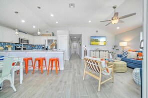 Interior - Priv Pool, Covered Patio Lounge w/ Bar, Sunset Views Green Gecko by Avantstay (Port Aransas)