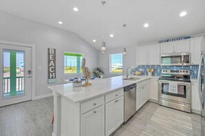 House (4 Bedrooms) | Interior - Priv Pool, Covered Patio Lounge w/ Bar, Sunset Views Green Gecko by Avantstay (Port Aransas)