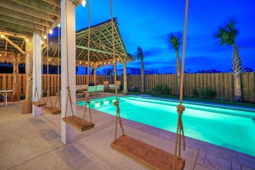 Tipsea Turtle by Avantstay Pool, Boardwalk, View