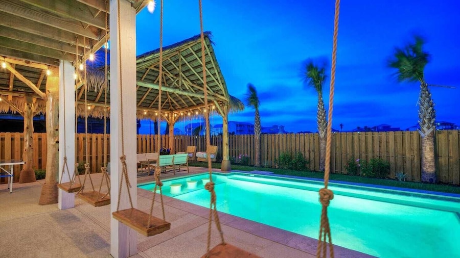 Tipsea Turtle by Avantstay Pool, Boardwalk, View