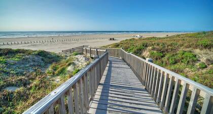 Oceanfront Condo w/ Private Balcony Pool + Tennis Bubbly Blew by Avantstay
