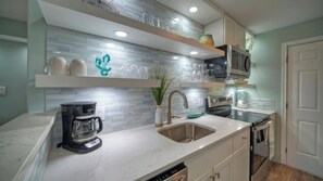 Interior - Beachfront Condo, Prvt Balcony w/ View, Pool Access Beach Happy by Avantstay (Port Aransas)
