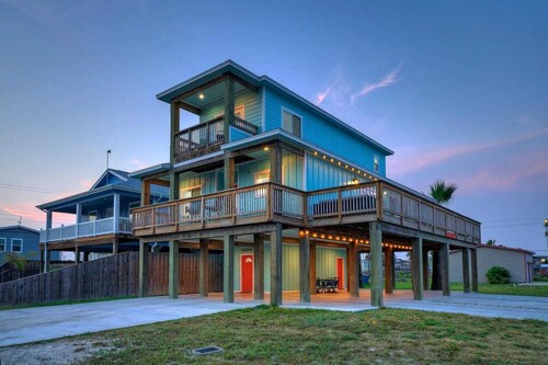 50 Shades of Blue by Avantstay View+boat Parking