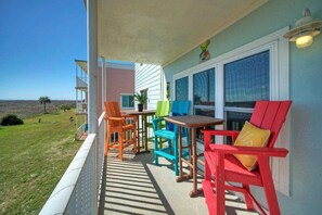 Apartment (3 Bedrooms) | Interior - Beach Boardwalk, Gulf View, Pool, Tennis+pickleball Beach Please! by Avantstay (Port Aransas)