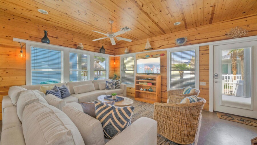 Gated Community w/ Pool 5mins to Beach Latitude Adjustment by Avantstay