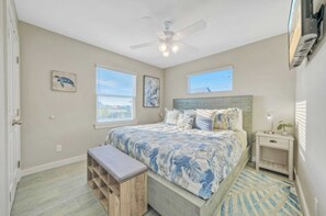 4 bedrooms, iron/ironing board
