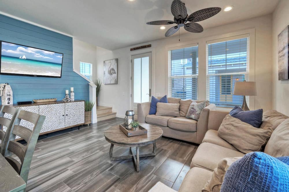 Pool 1 Block to Alister + Old Town + Eateries Bluegrass Breeze by Avantstay - Port Aransas, TX