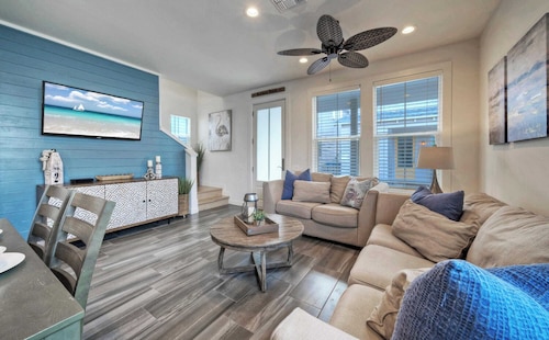 Pool 1 Block to Alister + Old Town + Eateries Bluegrass Breeze by Avantstay
