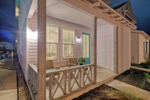 House (3 Bedrooms) | Interior - Shared Pool, 1block to Alister, Music & Eateries Bluegrass Breeze by Avantstay (Port Aransas)
