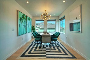 House (3 Bedrooms) | Interior - Modern Design, 3 Mins to the Beach Boat Parking The Beach Box by Avantstay (Port Aransas)