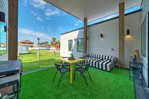 House (3 Bedrooms) | Interior - Modern Design, 3 Mins to the Beach Boat Parking The Beach Box by Avantstay (Port Aransas)