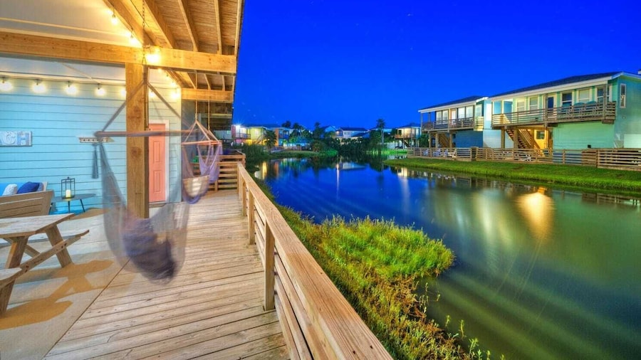 Best Little Shore House by Avantstay Fishing Pond Views + Fire Pit + Hammock Lounge + Pool