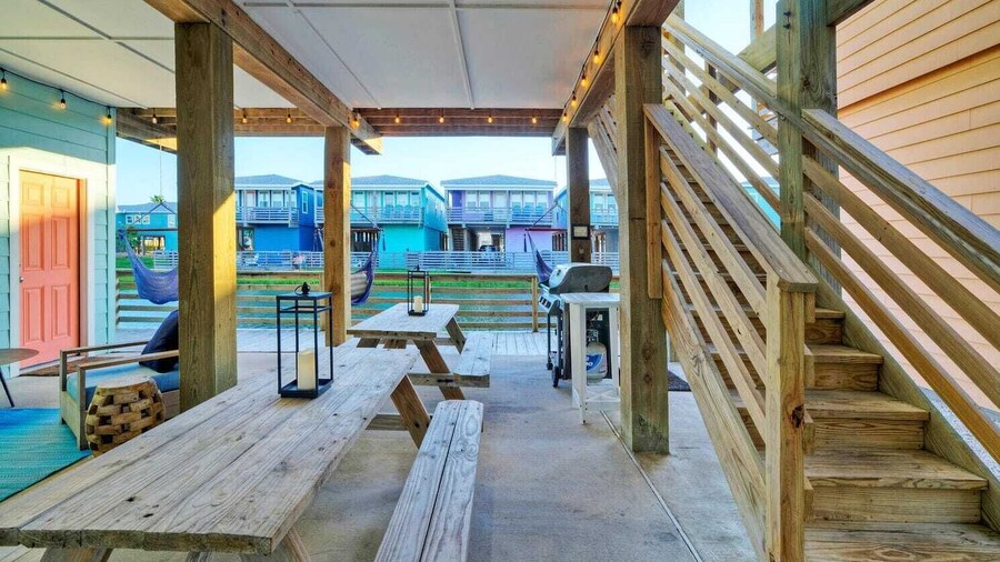 Canal Front View, Walk to Beach, Pool, Patio, Fire Pit Best Little Shore House