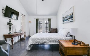 3 bedrooms, desk, free WiFi, bed sheets
