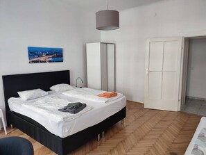 2 Schlafzimmer, Schreibtisch, Bügeleisen/Bügelbrett, WLAN