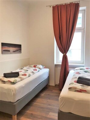 1 bedroom, desk, iron/ironing board, WiFi