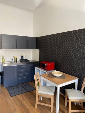 Fridge, microwave, stovetop, coffee/tea maker