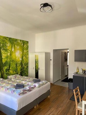 Desk, iron/ironing board, WiFi, bed sheets - Cozy Studio Apart near Reumannplatz (Vienna)