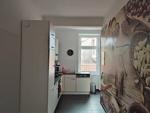 Fridge, microwave, oven, stovetop - 2 Bedroom Apart with Balcony in Reindorf (Vienna)