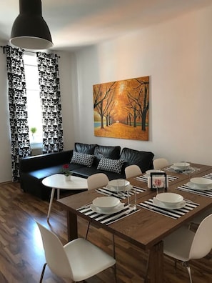 Dining - 2 Bedroom Apart with Balcony in Reindorf (Vienna)