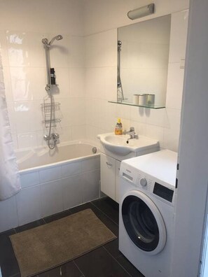 Hair dryer - 2 Bedroom Apart with Balcony in Reindorf (Vienna)