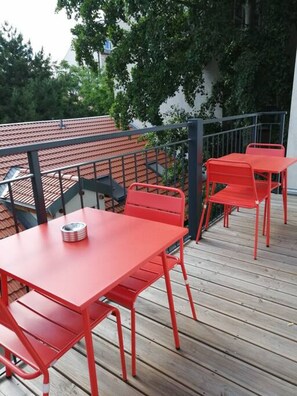 Outdoor dining - 2 Bedroom Apart with Balcony in Reindorf (Vienna)
