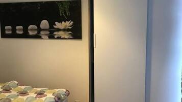 1 Schlafzimmer, Schreibtisch, Bügeleisen/Bügelbrett, WLAN