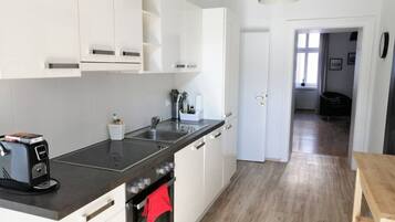 Fridge, oven, stovetop, dishwasher