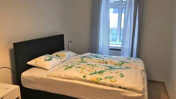 2 bedrooms, desk, iron/ironing board, WiFi