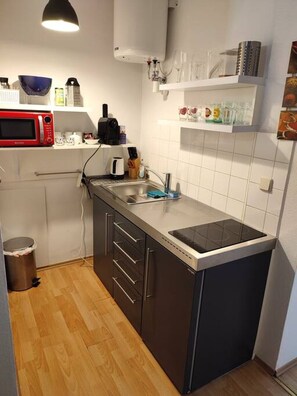 Fridge, microwave, stovetop, coffee/tea maker