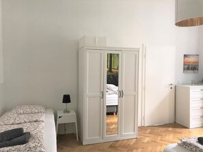 1 bedroom, desk, iron/ironing board, WiFi
