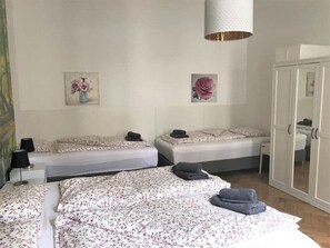 1 bedroom, desk, iron/ironing board, WiFi - Charming Apartment in Ottakring (Vienna)