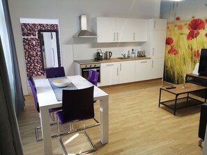 Fridge, oven, stovetop, dishwasher - Cozy Apartment near Brunnenmarkt (Vienna)