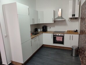 Refrigerador, horno, placa de cocina, lavavajillas