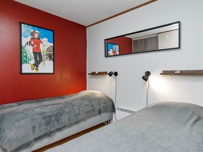 1 bedroom, iron/ironing board
