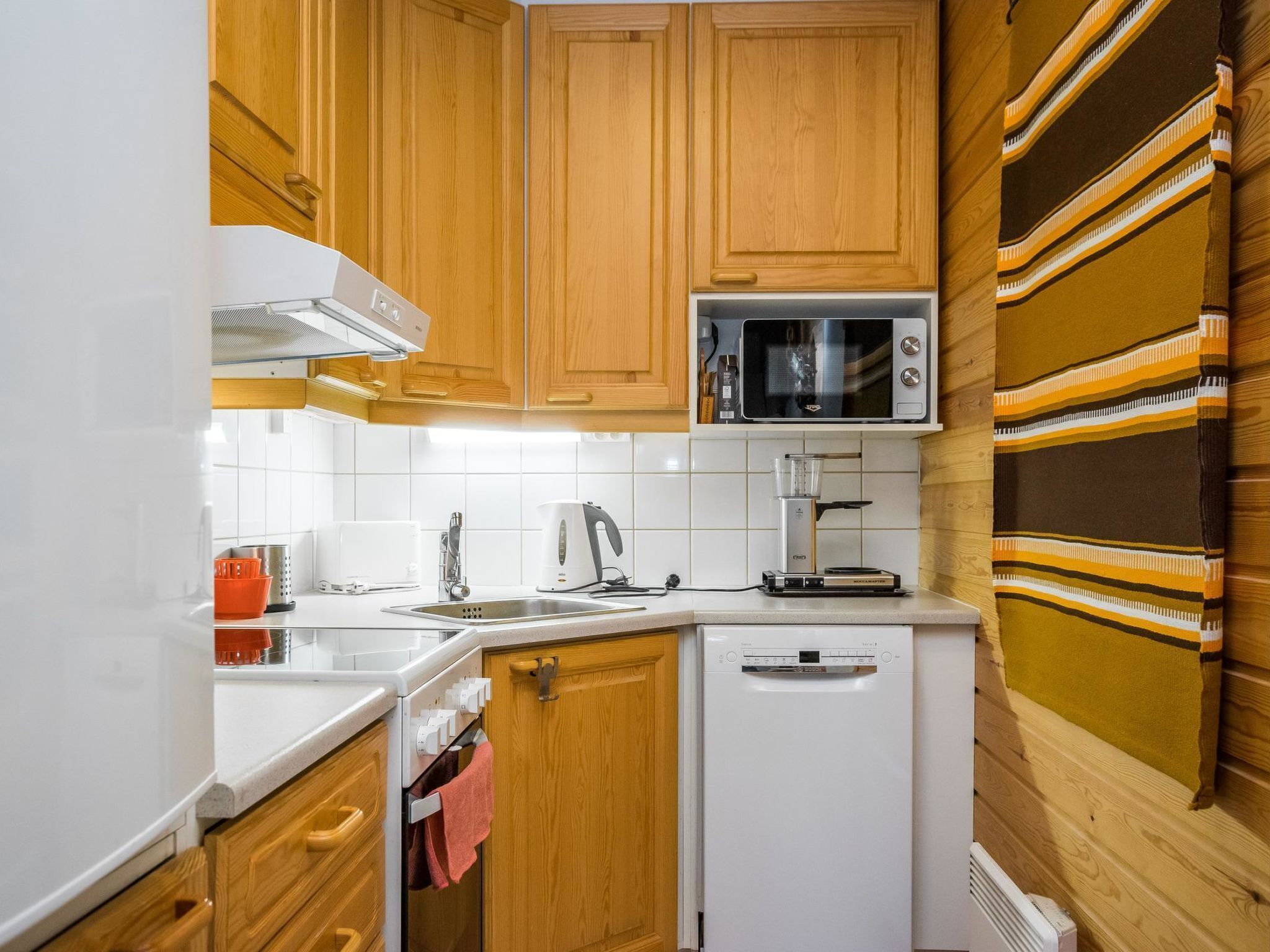 Geladeira, micro-ondas, lava-louças