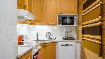 Geladeira, micro-ondas, lava-louças