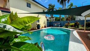 Outdoor pool - Villa Royale (Manunda)