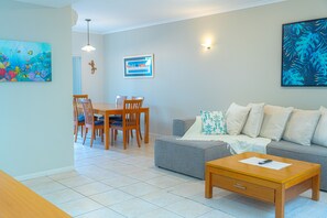 Living area - Villa Royale (Manunda)