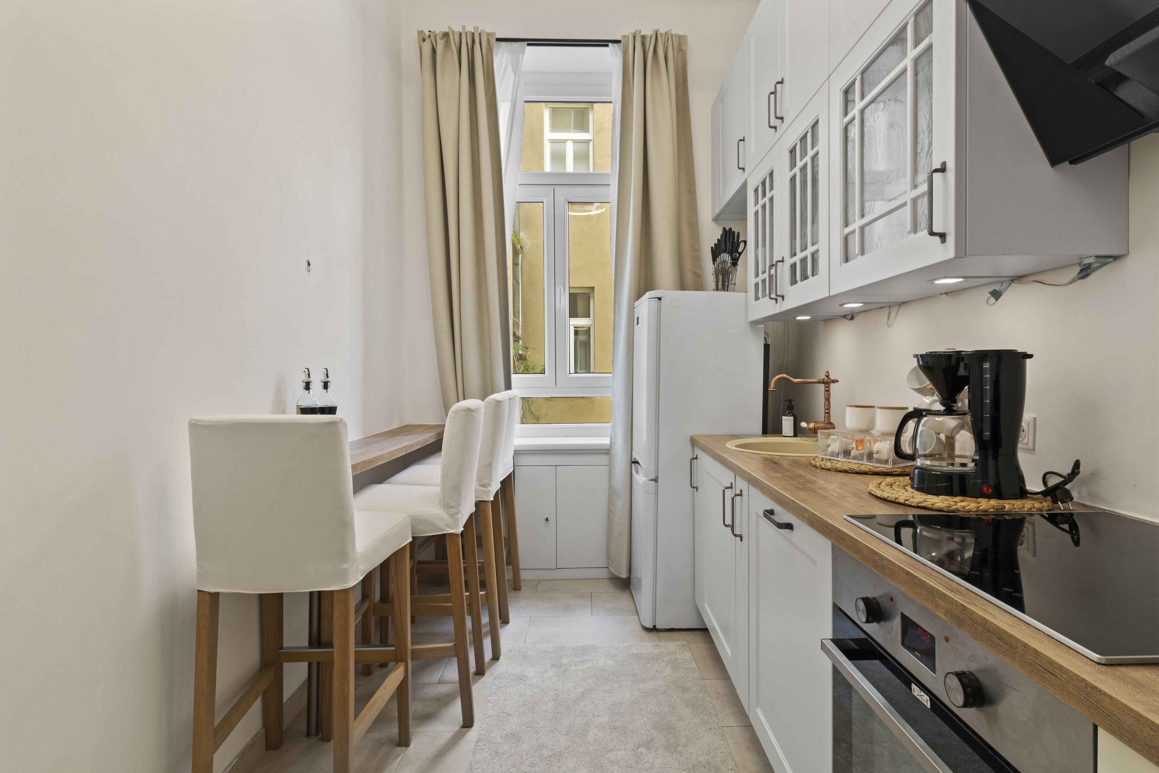 Apartment (2) | Private kitchen | Full-size fridge, oven, stovetop, espresso maker