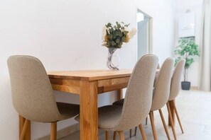 Apartment (6) | Private kitchen | Full-size fridge, oven, stovetop, espresso maker - Belvedere Apartments (Vienna)