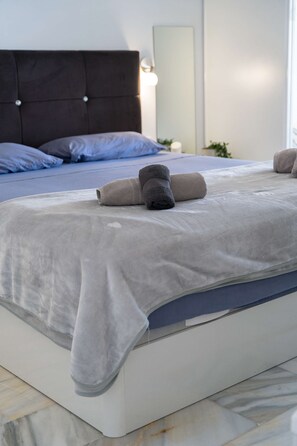 3 habitaciones, tabla de planchar con plancha, wifi y ropa de cama 