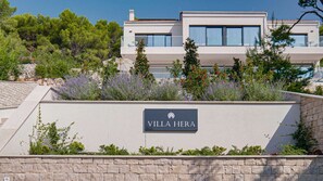 Exterior detail - Stylish Lumbarda Villa Hera - Sleeps 10 + Private Pool, Close to Beaches (Lumbarda)