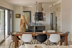 Dining - Stylish Lumbarda Villa Hera - Sleeps 10 + Private Pool, Close to Beaches (Lumbarda)