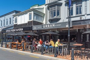 Outdoor dining - Inner City Apartment 4 - Modern + Rooftop Balcony (Nelson)