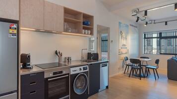 Refrigerador, microondas, horno, placa de cocina