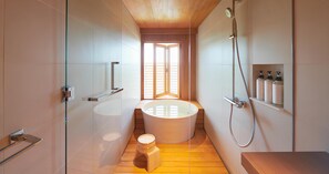 Designer-Toilettenartikel, Haartrockner, Toilette mit elektrischem Bidet