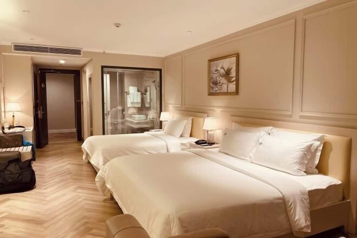 1 chambre, minibar, coffres-forts dans les chambres, bureau