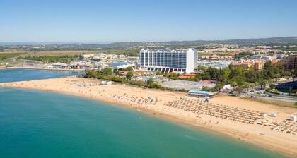 Espaçoso T2 com Piscina em Zona Calma. Ideal Para Férias em Família